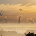 Cielo de ciudad con boina de contaminación.