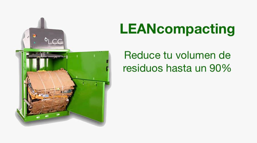 Prensa vertical de residuos con bala de cartón en interior.