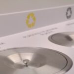 Estación de reciclaje de residuos en office de empresa.